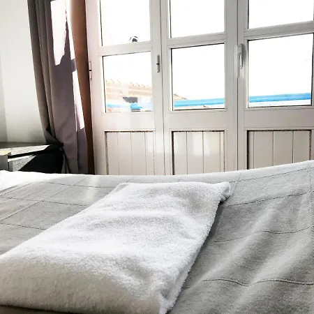 Clérigos Apartman *